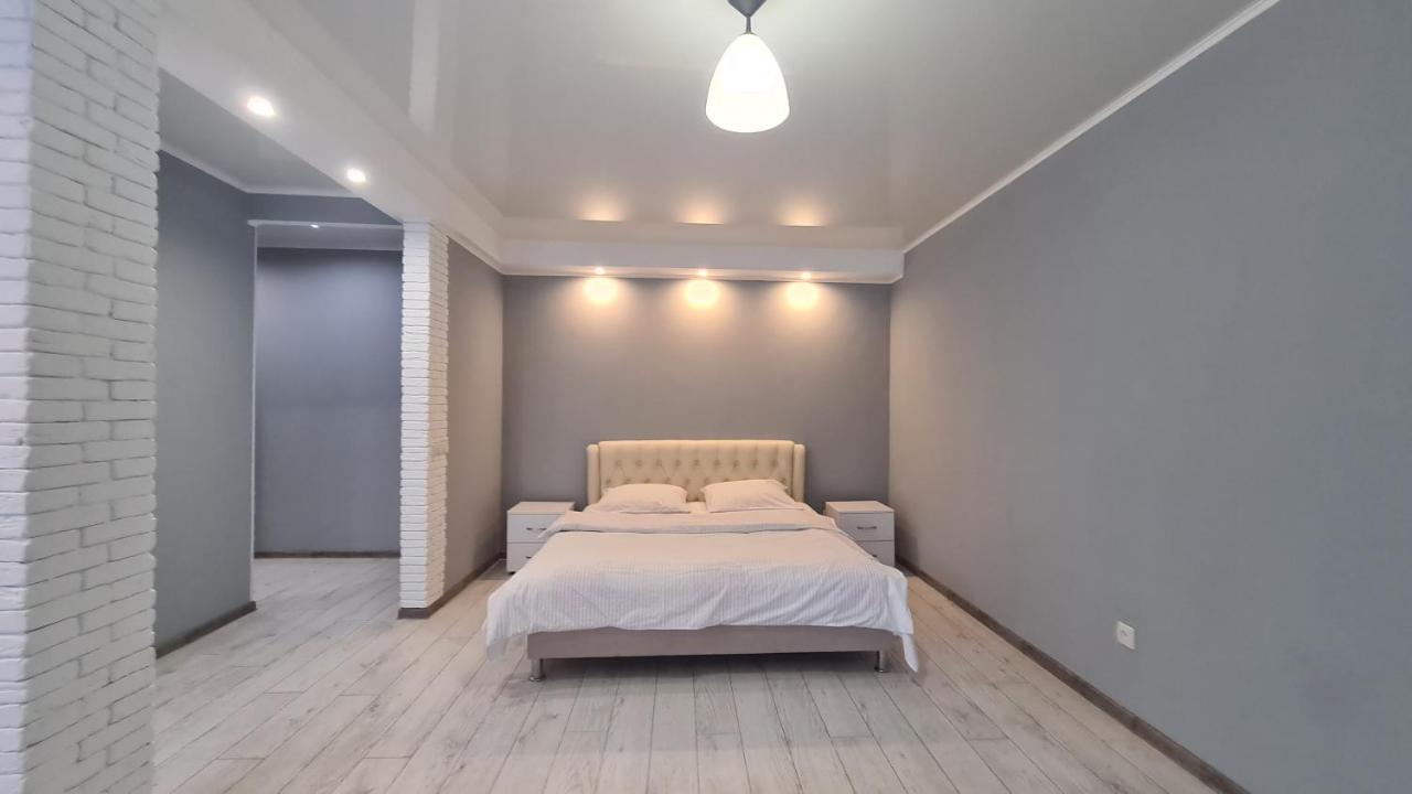 Apartaments On Vulytsia Heroiv Ato 32 Kryvyj Rih Eksteriør billede